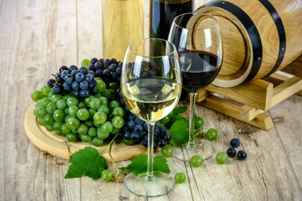Ob Rot- oder Weiwein, jeder findet auf einer Weinroute den perfekten Tropfen.