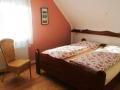 Groes Schlafzimmer in Ferienwohnung im Weingut Frank Schmidt